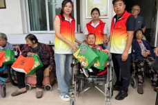 汝南县爱心公益协会“端午节”慰问重度残疾人活动