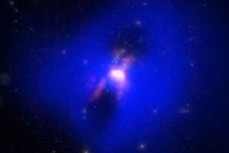 科学家发现凤凰星系团中心星系的黑洞