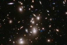 最新发现60多颗类星体有助于理解星系起源