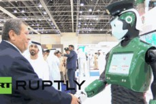 科幻小说情节再现！迪拜机器人警察正式上岗